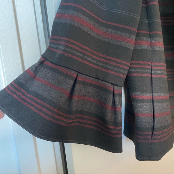 Slightly cropped Nine West blazer with stripes and flutter 3/4 sleeves. Size 6 - Picture 2 of 10